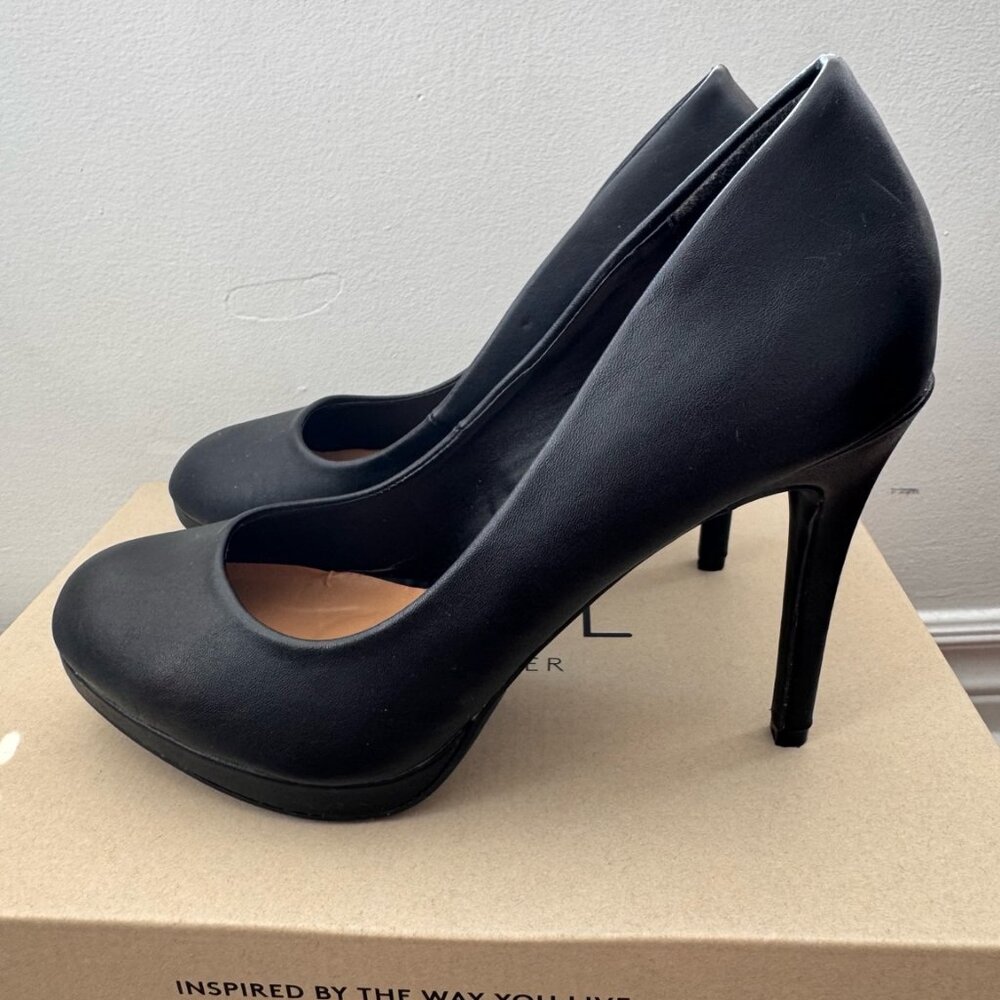 Le Château Black Platform Heels – Size 8 – $30!